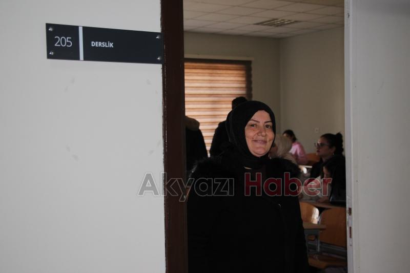 Üç çocuk annesi hemşirelik hayalini gerçeğe dönüştürüyor