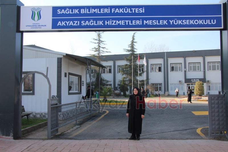 Üç çocuk annesi hemşirelik hayalini gerçeğe dönüştürüyor