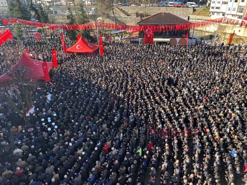 Pençe Kilit şehitlerini binler uğurladı