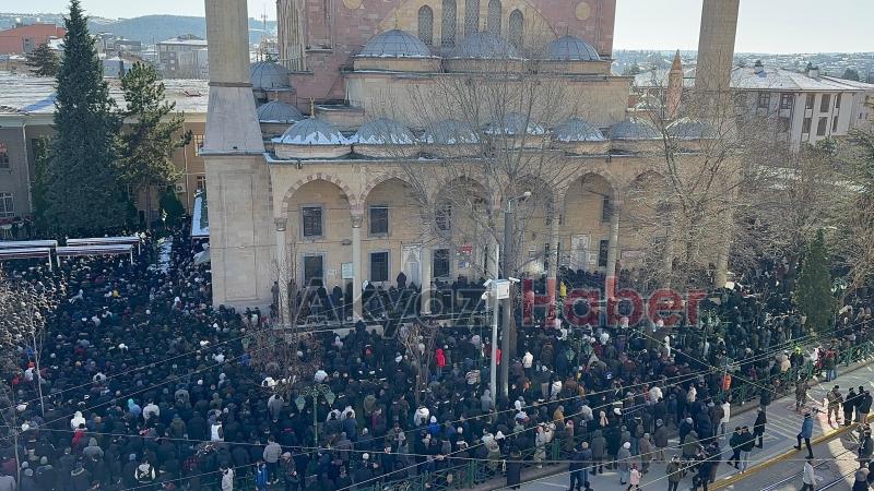 Pençe Kilit şehitlerini binler uğurladı