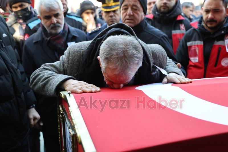 Pençe Kilit şehitlerini binler uğurladı