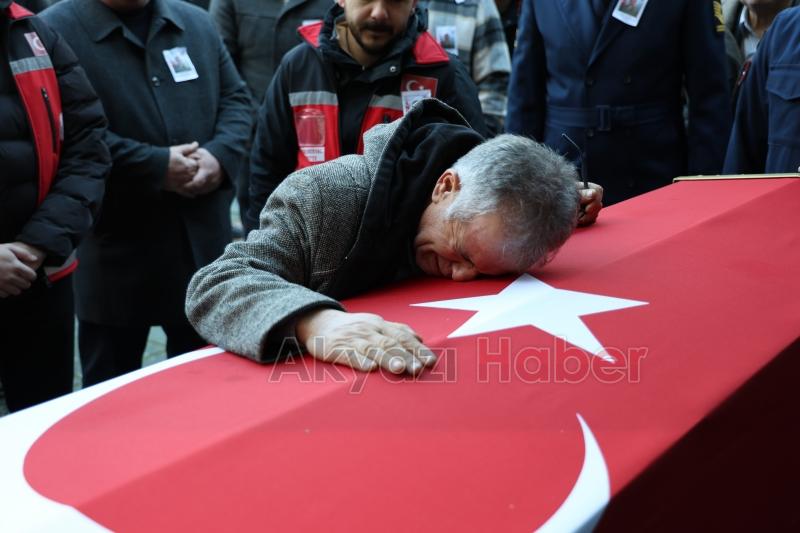 Pençe Kilit şehitlerini binler uğurladı