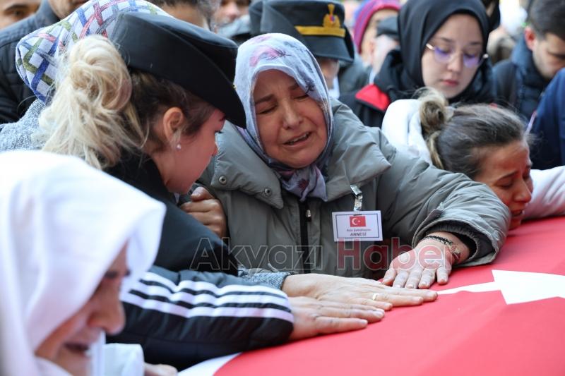 Pençe Kilit şehitlerini binler uğurladı