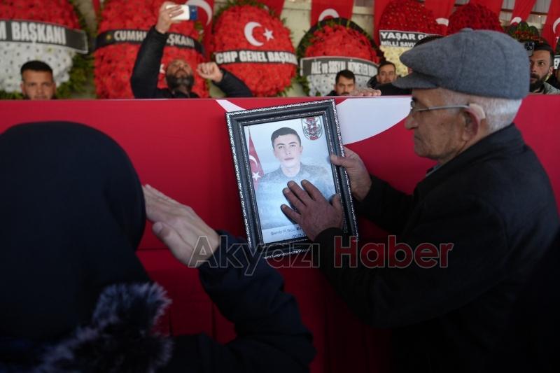Pençe Kilit şehitlerini binler uğurladı