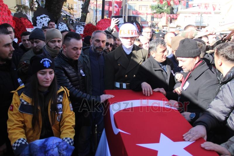 Pençe Kilit şehitlerini binler uğurladı