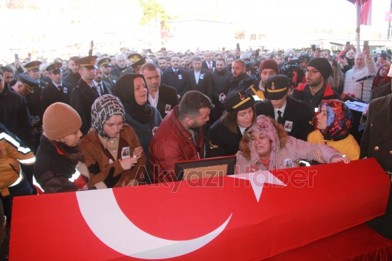 Pençe Kilit şehitlerini binler uğurladı