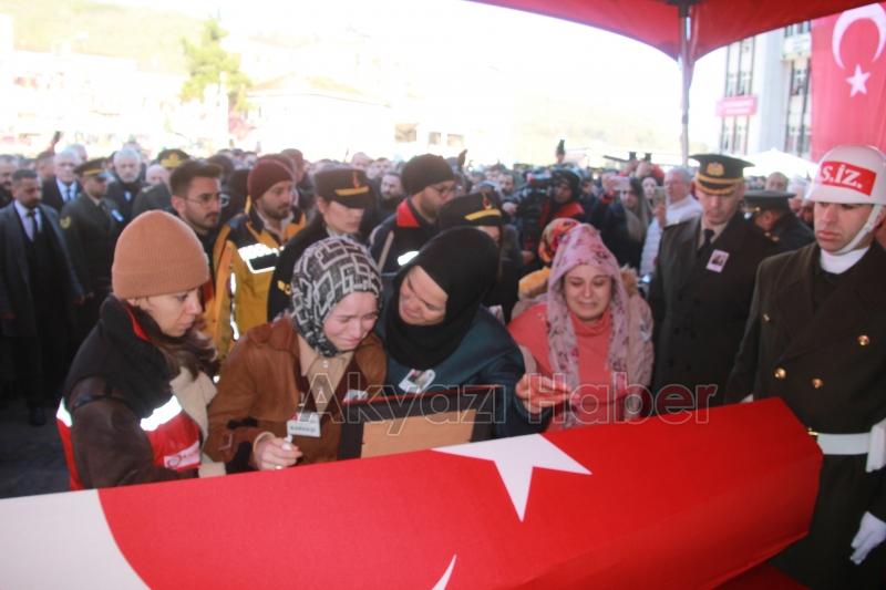 Pençe Kilit şehitlerini binler uğurladı