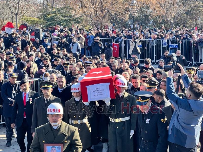 Pençe Kilit şehitlerini binler uğurladı