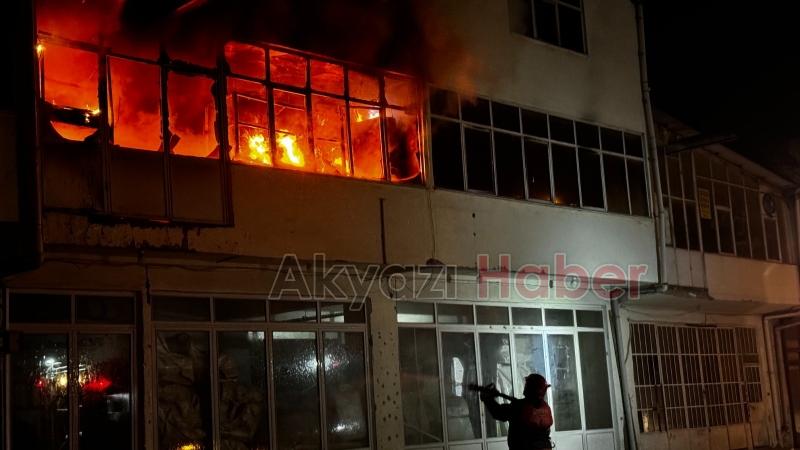 Koltuk üretimi yapan atölye yandı