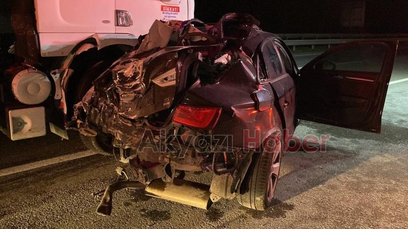 Tankerin çarptığı otomobil kağıt gibi ezildi: 1 yaralı