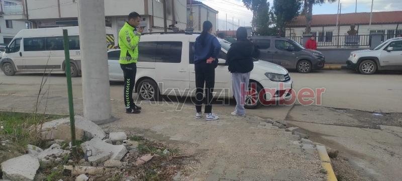 Liseli kızlar kavga etti