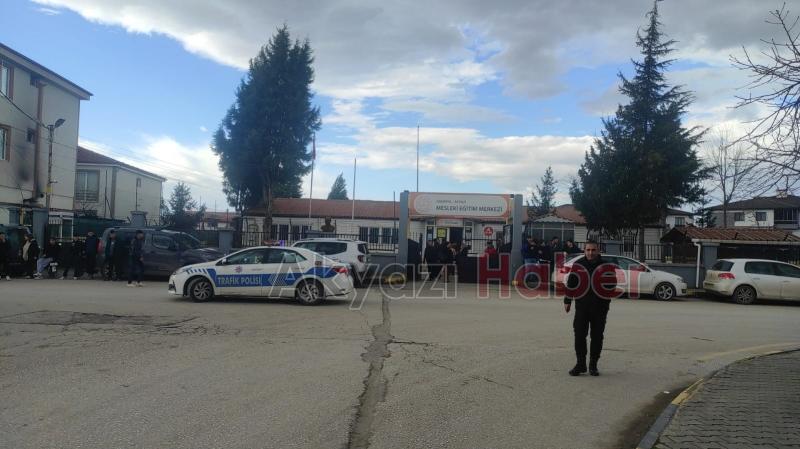 Liseli kızlar kavga etti