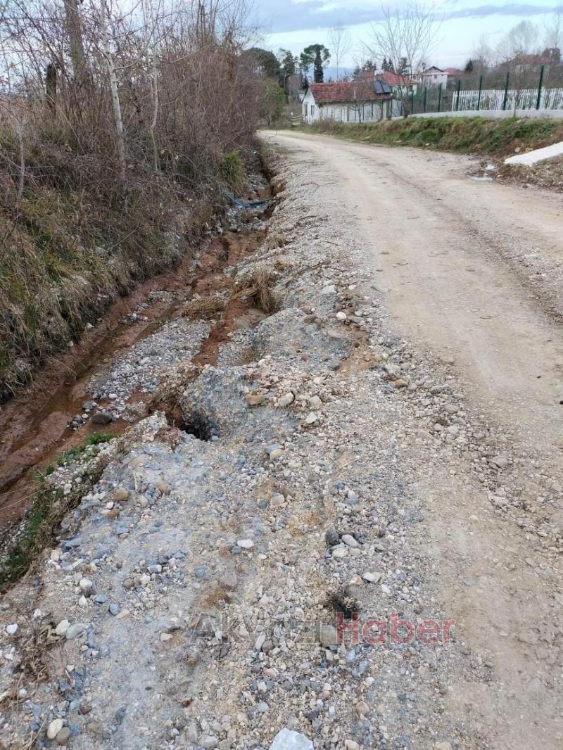 Bu sokak yıllardır asfalt bekliyor