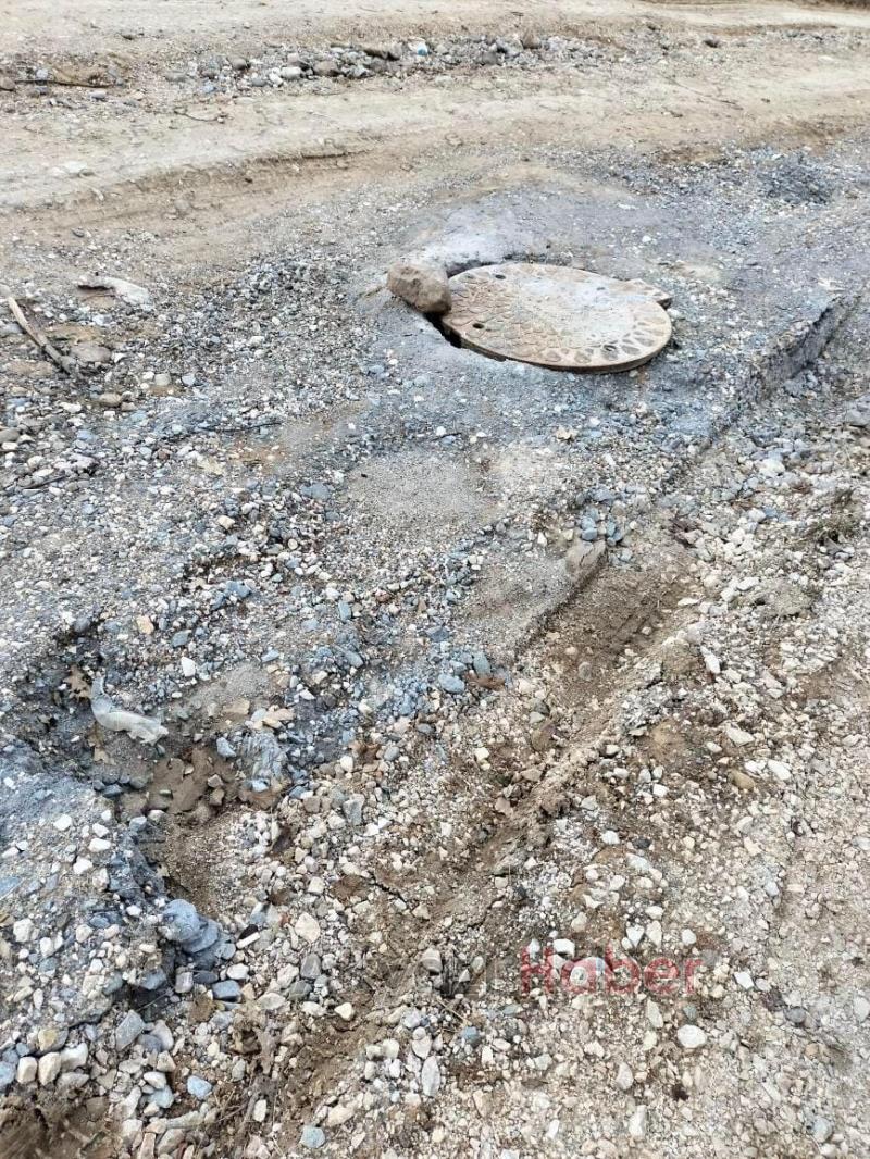 Bu sokak yıllardır asfalt bekliyor