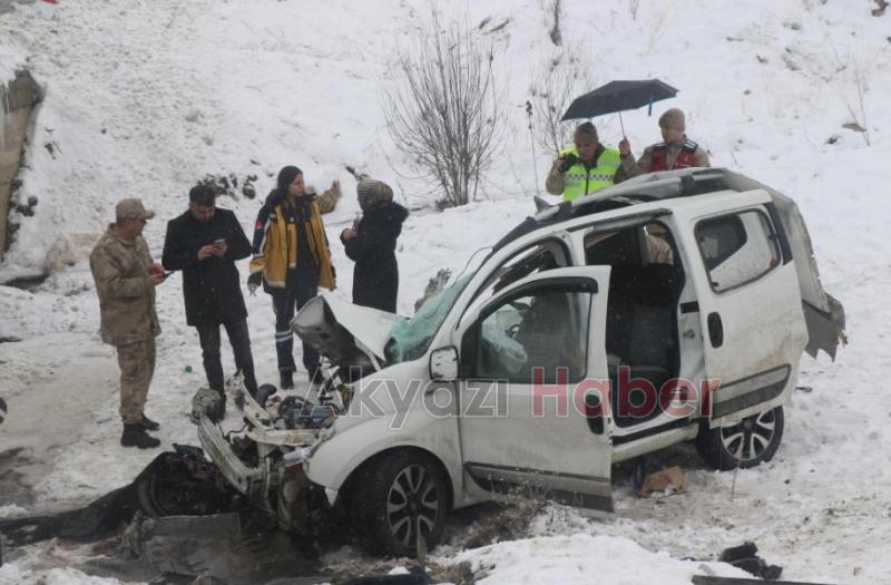 Cezaevi aracıyla ticari araç çarpıştı