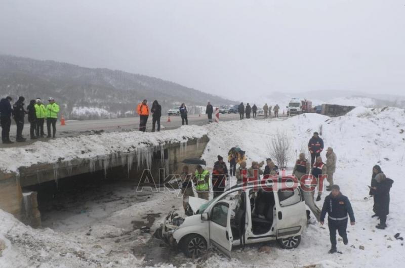 Cezaevi aracıyla ticari araç çarpıştı