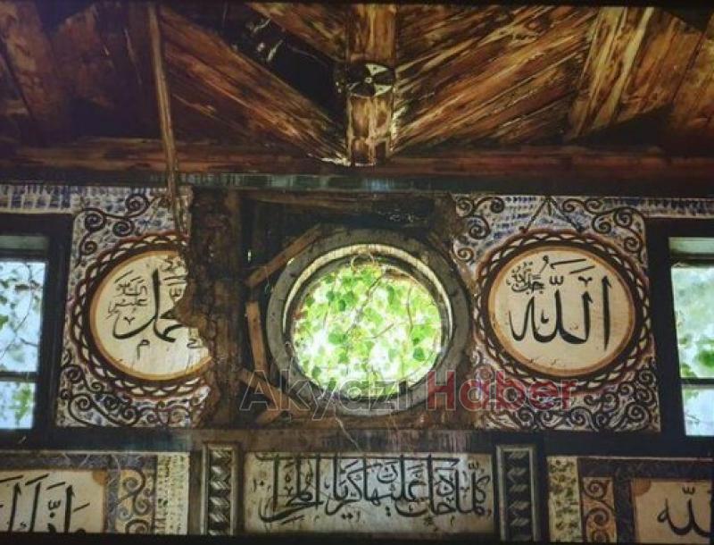 Başkan Altuğ: Tarihi camii yıkılmak üzere.