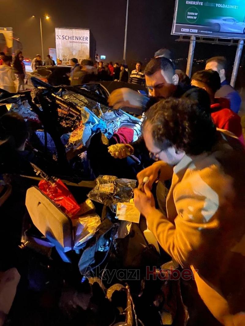 Polislerin içinde bulunduğu otomobil tıra çarptı: 1 şehit, 2 yaralı 