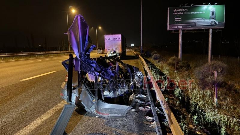 Polislerin içinde bulunduğu otomobil tıra çarptı: 1 şehit, 2 yaralı 