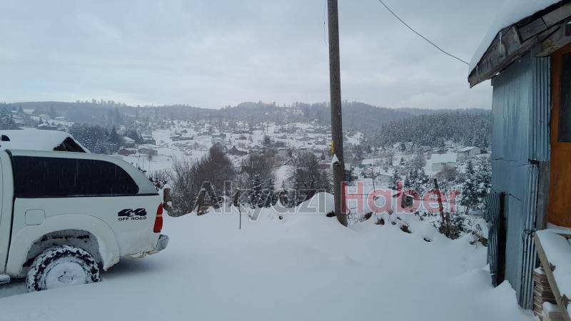 Kar yağışıyla yaylalar beyaza büründü ulaşım zorlaştı