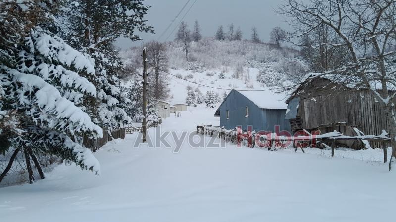 Kar yağışıyla yaylalar beyaza büründü ulaşım zorlaştı