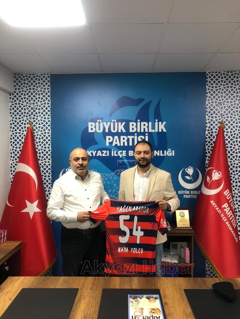 Yağcılarspor dan bir forma da BBP Akyazı İlçe Başkanı Naim Yolcu ya verildi