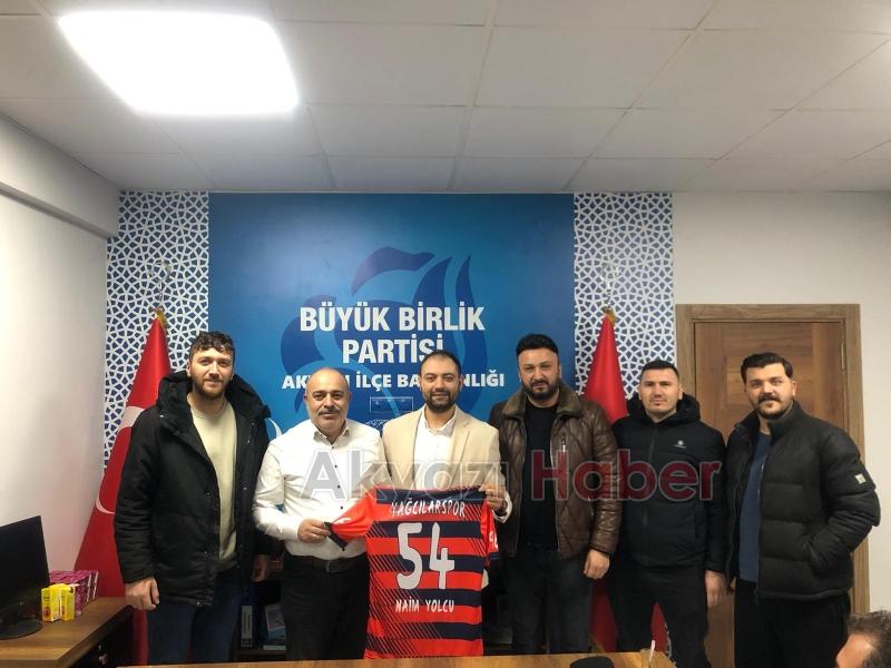 Yağcılarspor dan bir forma da BBP Akyazı İlçe Başkanı Naim Yolcu ya verildi