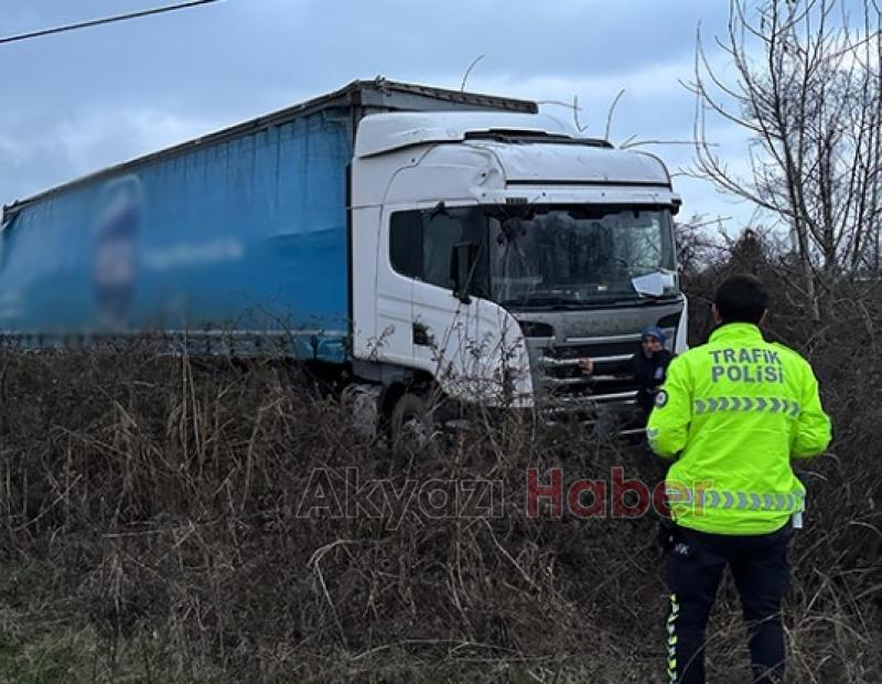 Yoldan Çıkan Tır Tarlaya Girdi