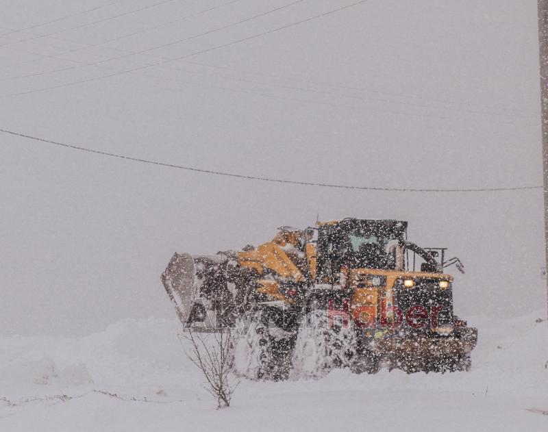 72 saat boyunca küreme ve tuzlama çalışması yaptılar