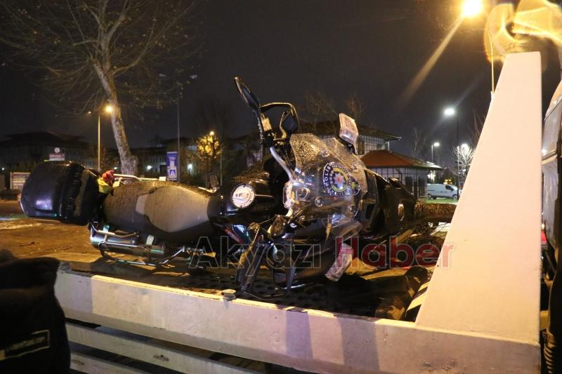 Yan yatan motoru tutmak isteyen polis düşerek yaralandı