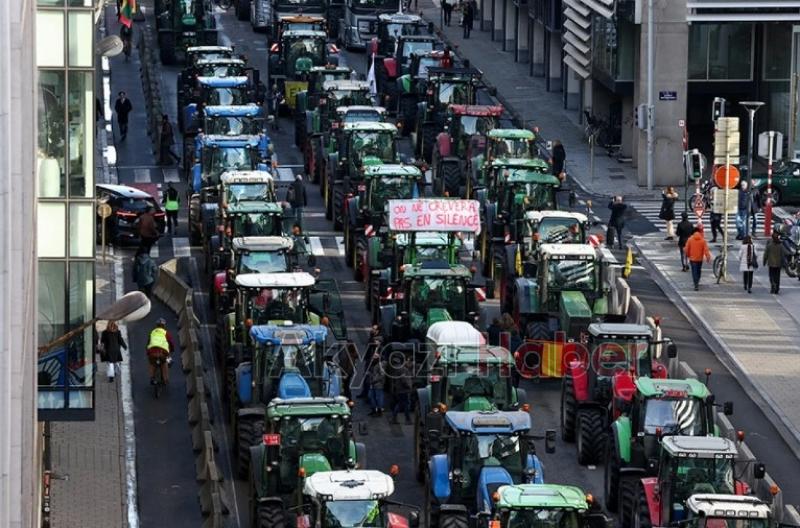 Çiftçiler, Brüksel'de ortalığı savaş alanına çevirdi