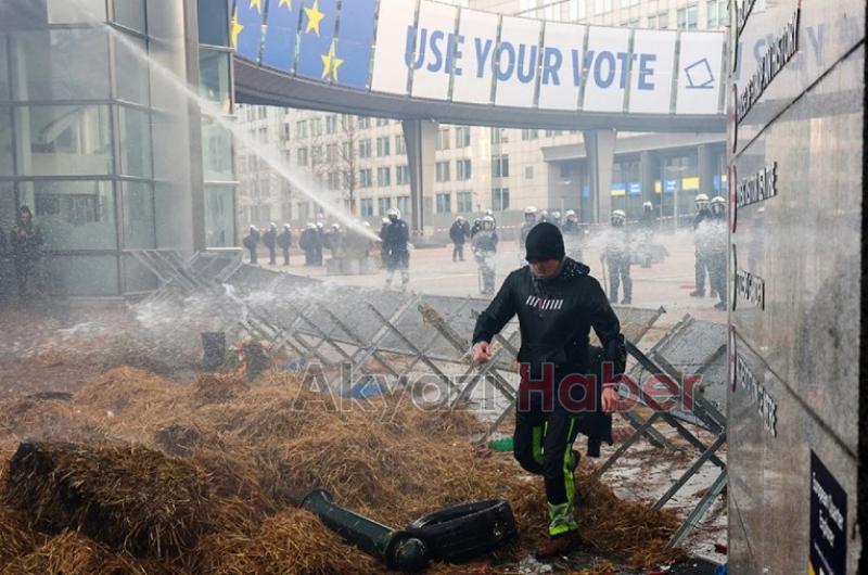 Çiftçiler, Brüksel'de ortalığı savaş alanına çevirdi
