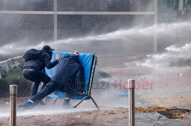 Çiftçiler, Brüksel'de ortalığı savaş alanına çevirdi