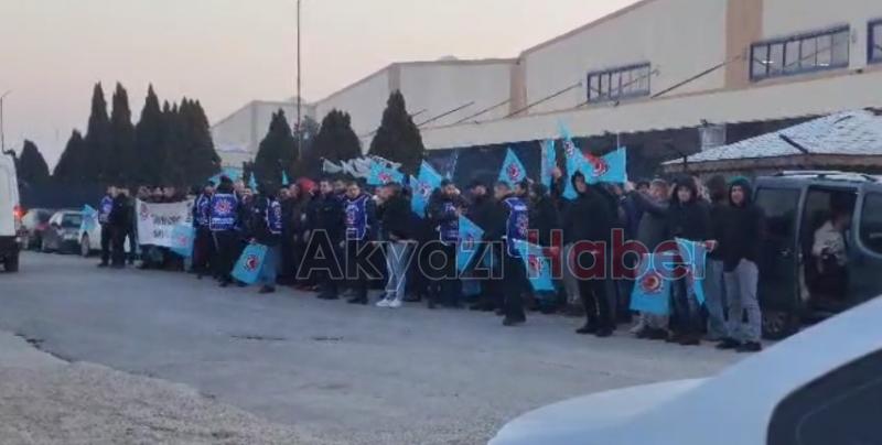 TÜRK Metal ASAŞ önünde sendikalaşma eylemi yaptı