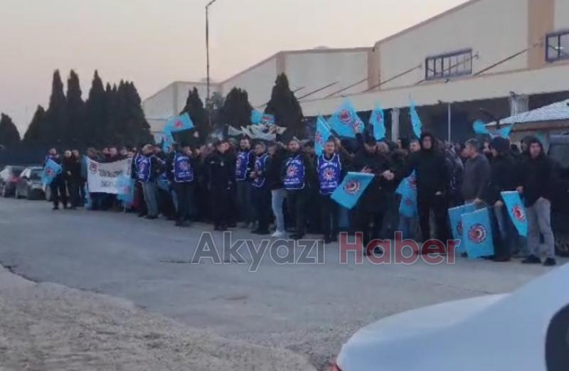 TÜRK Metal ASAŞ önünde sendikalaşma eylemi yaptı