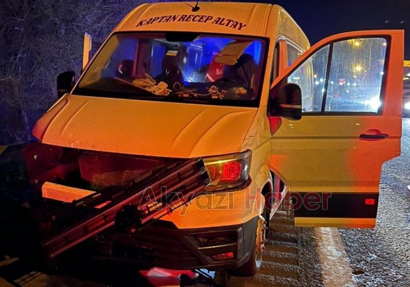 Minibüs bariyerlere çarptı: 1 ölü, 3 yaralı