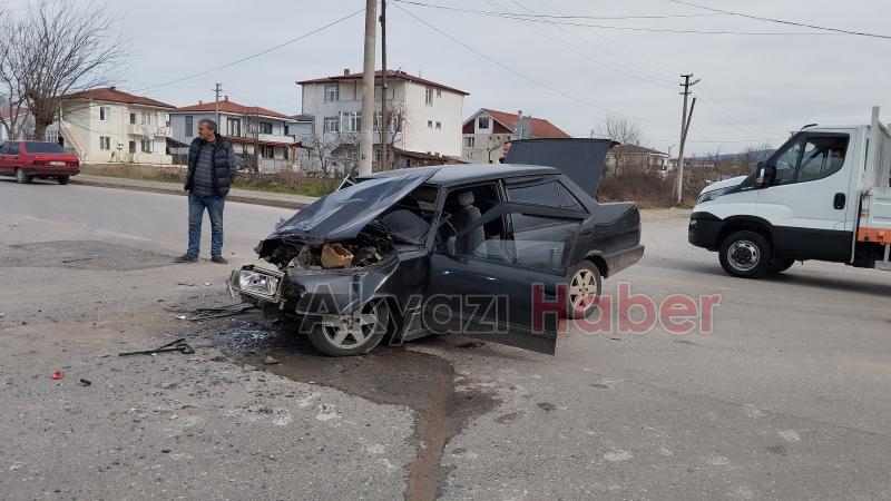 Kamyon ile otomobil çarpıştı: 1 yaralı