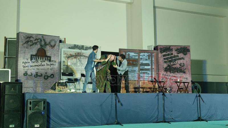 Gün Doğmadan tiyatro oyunu Akyazıda büyük ilgi gördü