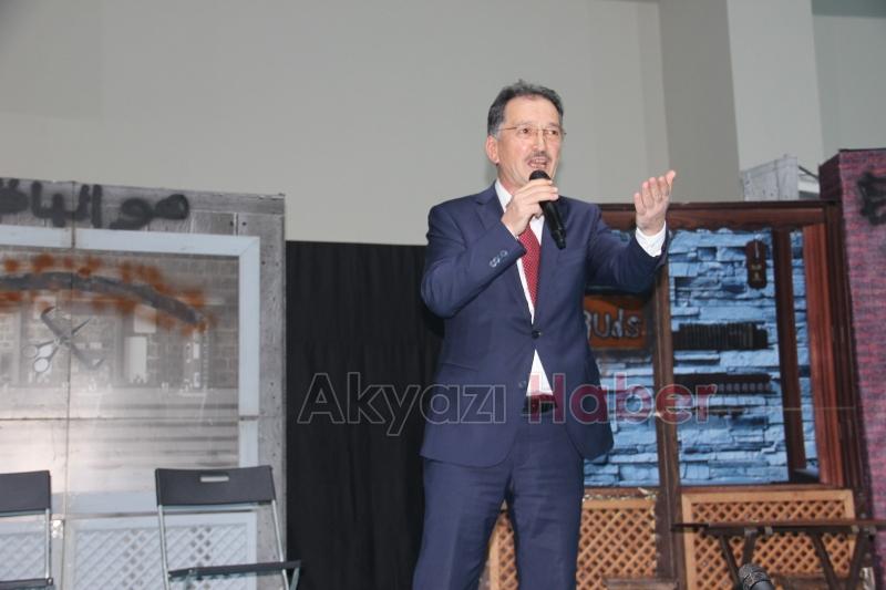 Gün Doğmadan tiyatro oyunu Akyazıda büyük ilgi gördü