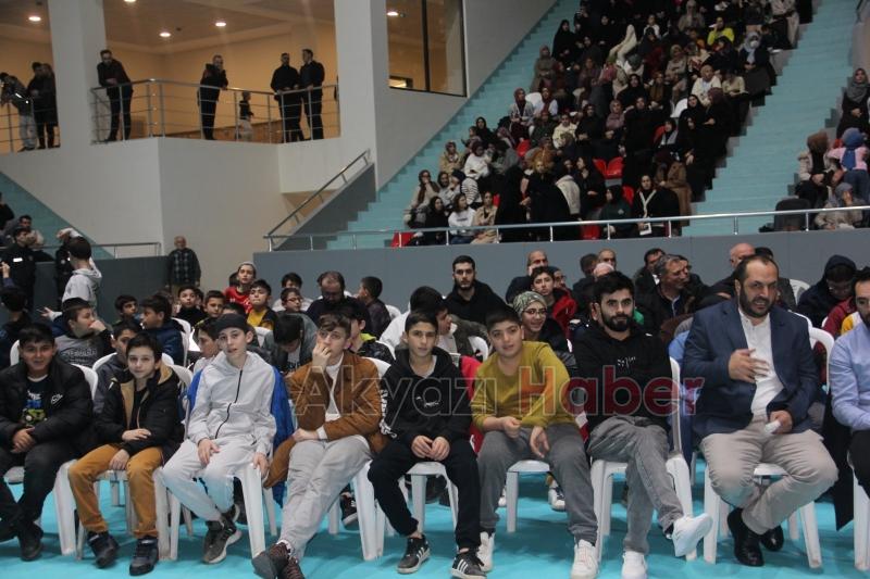 Gün Doğmadan tiyatro oyunu Akyazıda büyük ilgi gördü