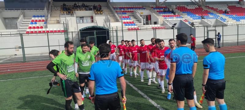 Akyazı da dokuz gollü maçta kazanan ev sahibi Kuzulukspor oldu 