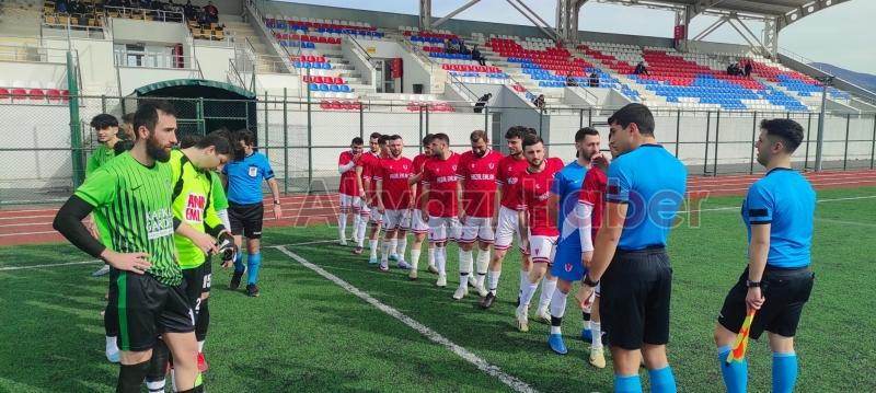 Akyazı da dokuz gollü maçta kazanan ev sahibi Kuzulukspor oldu 