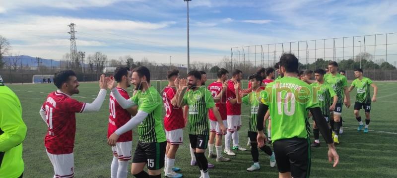 Akyazı da dokuz gollü maçta kazanan ev sahibi Kuzulukspor oldu 