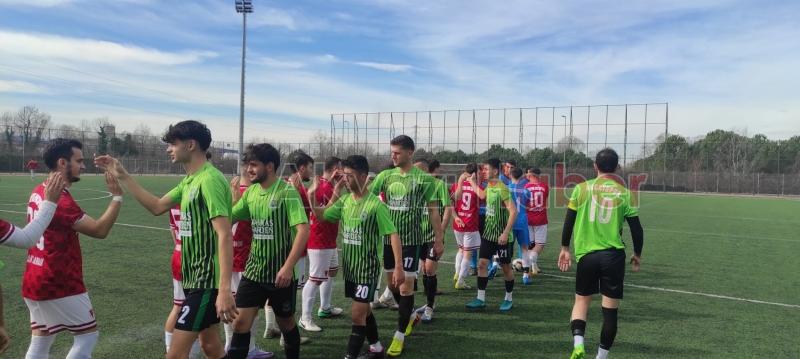 Akyazı da dokuz gollü maçta kazanan ev sahibi Kuzulukspor oldu 
