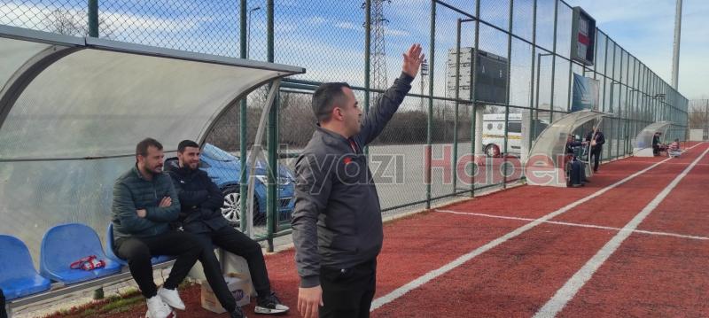 Akyazı da dokuz gollü maçta kazanan ev sahibi Kuzulukspor oldu 