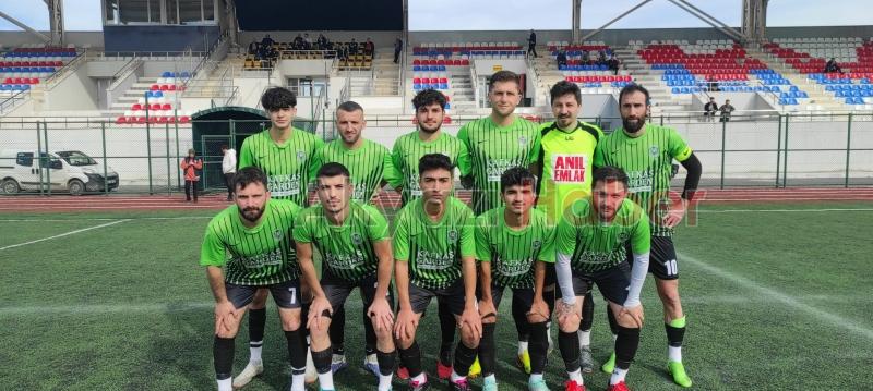 Akyazı da dokuz gollü maçta kazanan ev sahibi Kuzulukspor oldu 