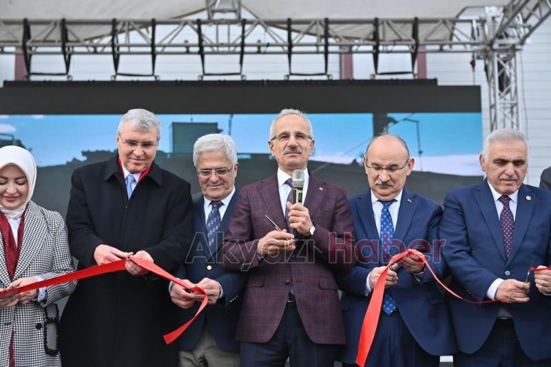 Bakan Uraloğlu raylı sistem araçları teslim törenine katıldı
