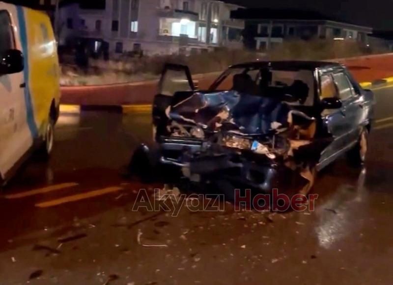 Kargo aracıyla çarpışan otomobil hurdaya döndü