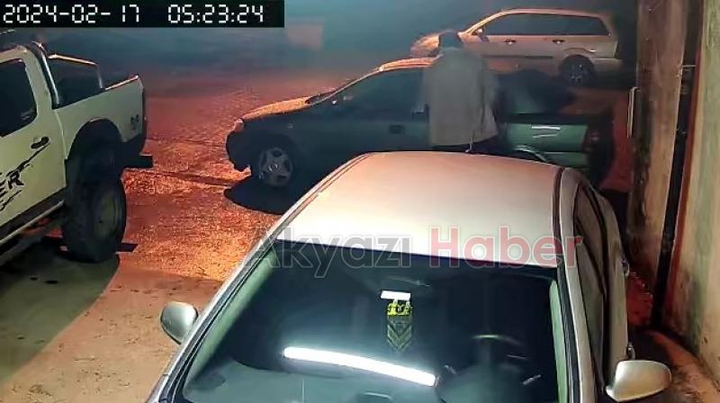 Akyazı'da araçların lastiklerini kesen şüpheli yakalandı
