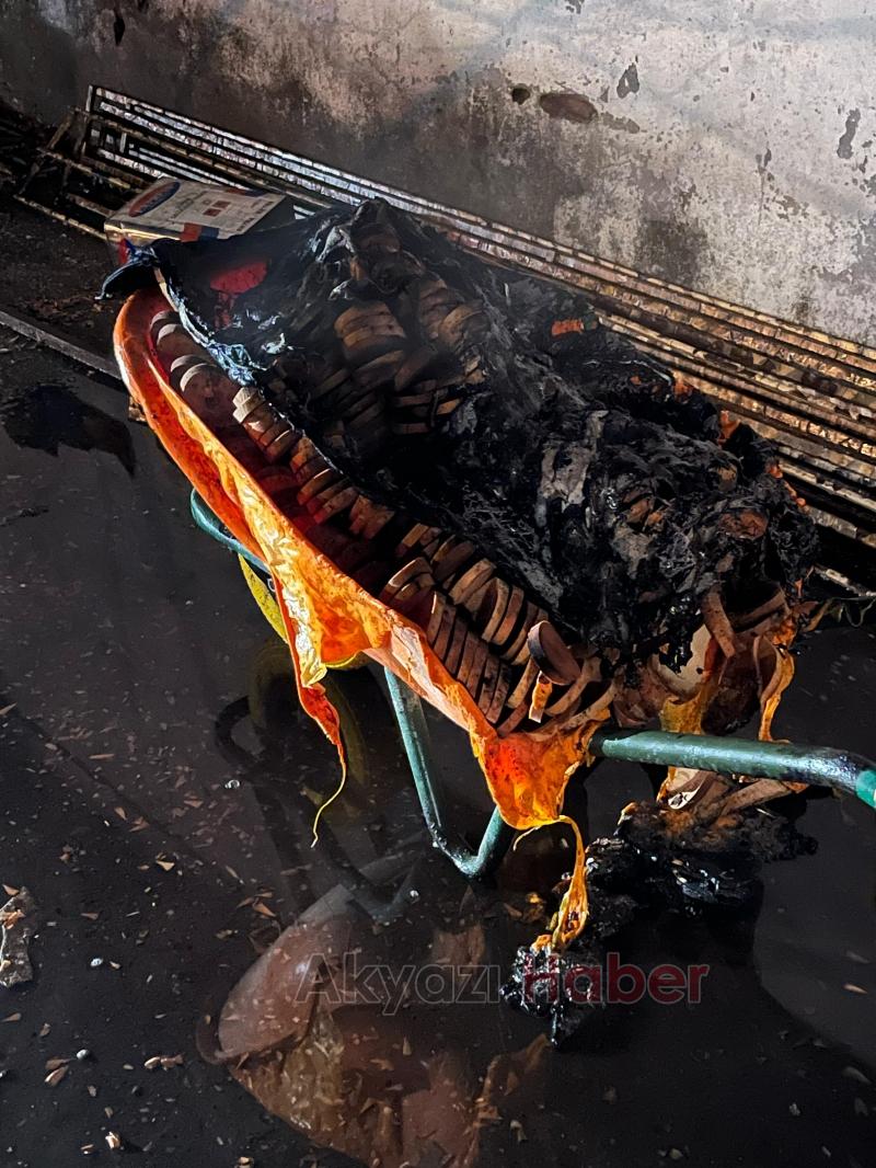 Akyazıda kaşık atölyesi yandı